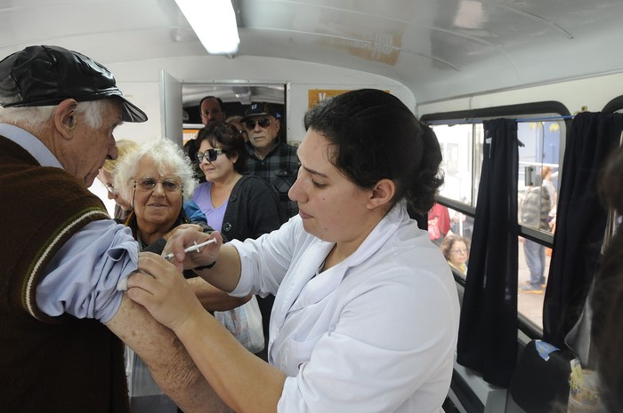 Vacunación contra la gripe (archivo, abril de 2014). · Foto: Sandro Pereyra