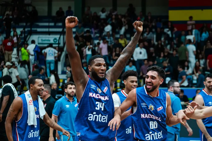 Luismal Ferreiras, de Nacional, en el partido ante Corinthians por la Liga Sudamericana de Básquetbol. · Foto: FIBA
