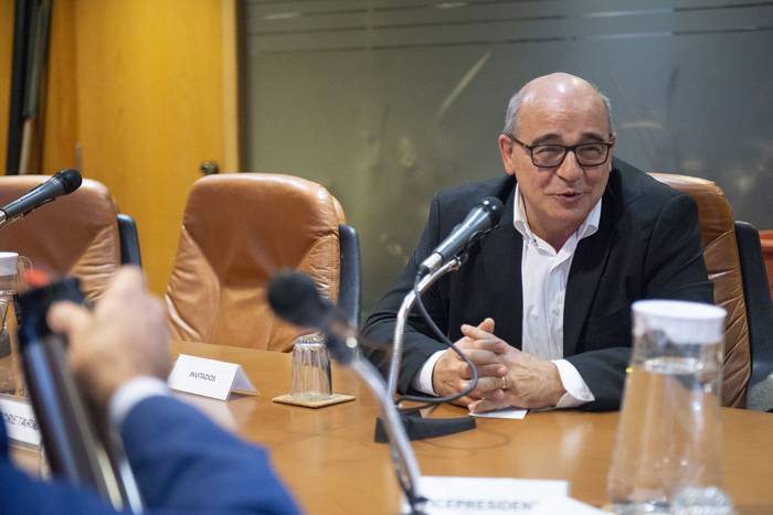 Álvaro Vega en el Parlamento (12.07.2023). · Foto: Alessandro Maradei