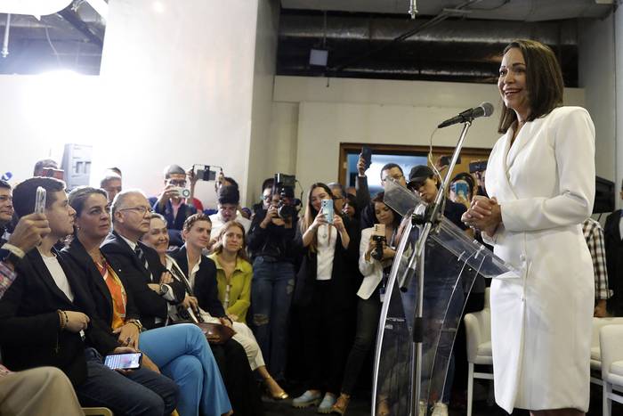 María Corina Machado, candidata por el partido opositor Vente Venezuela, durante un evento organizado por la Comisión Nacional de Primarias, en Caracas (26.10.2023). · Foto: Pedro Rances, AFP