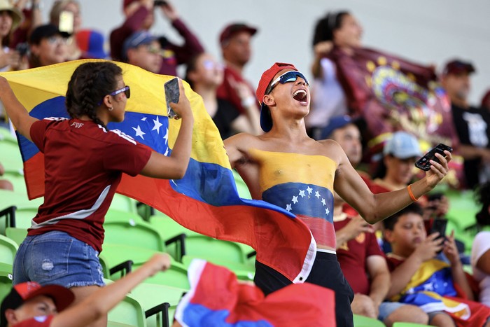 Hinchada de Venezuela durante el encuentro ante Jamaica, el 30 de junio en Texas. Foto: Aric Becker, AFP