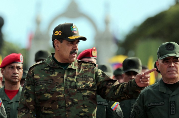 Nicolás Maduro durante un desfile militar en conmemoración del 203° aniversario de la batalla de Carabobo, en el estado Carabobo, Venezuela, el 24 de junio. · Foto: Presidencia de Venezuela, AFP