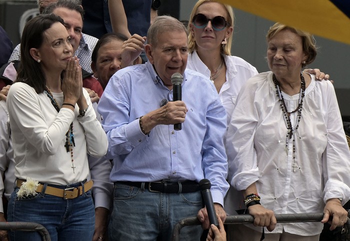 Edmundo González Urrutia y María Corina Machado (izq.), el 30 de julio, en Caracas. · Foto: Yuri Cortez / AFP