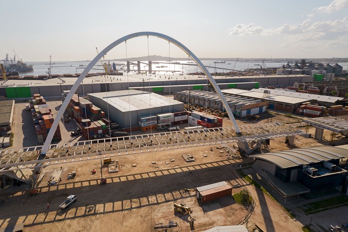 Obras de viaducto del Ferrocarril Central, en la rambla portuaria. · Foto: Josema Ciganda