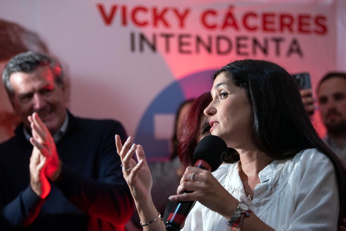 Virginia Cáceres, candidata a intendenta, el 5 de mayo, durante un acto en el Cerrito. · Foto: Gianni Schiaffarino