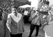 El vicepresidente venezolano, Nicolás Maduro, acompaña la carroza fúnebre que transporta el ataúd con el cuerpo del presidente venezolano, Hugo Chávez, en el Paseo de los Próceres, en Caracas.
