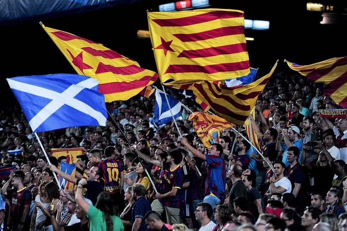 Hinchas del Barcelona en el Camp Nou durante el partido por la Champions League Barcelona-Apoel, el 17 de setiembre de 2014. · Foto: Josep Lago, AFP