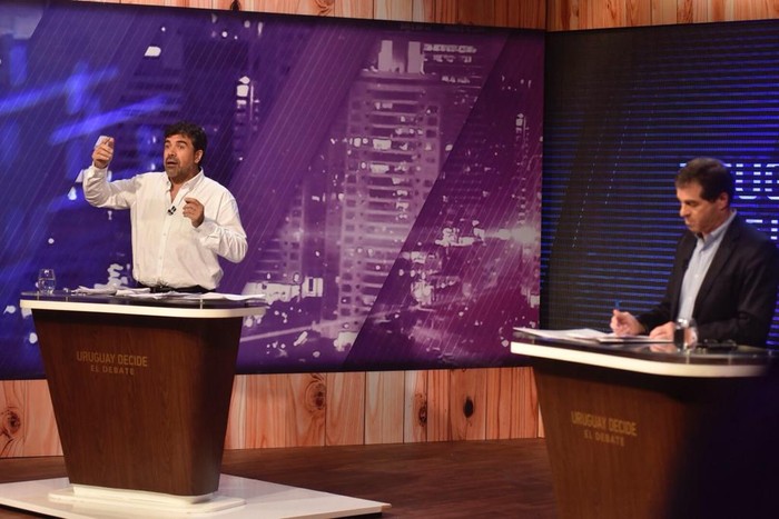 Foto principal del artículo 'Óscar Andrade y Ernesto Talvi expusieron su modelo de país en el primer debate televisado de la campaña' · Foto: Ricardo Antúnez, adhocFOTOS