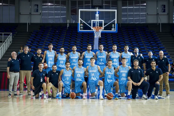 El plantel de Uruguay. Foto: https://www.fiba.basketball