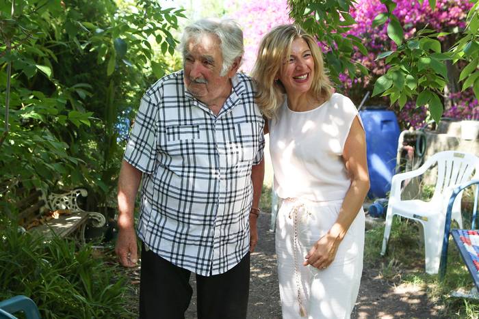 José Mujica y Yolanda Díaz, el sábado 10 de diciembre, en la chacra de José Mujica. · Foto: Gastón Britos / EFE