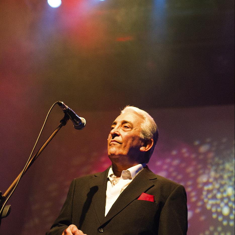 Carlos Goberna durante el recital de Sonora Borinquen, el 20 de mayo de 2014, en la Sala Zitarrosa. · Foto: Ernesto Ryan