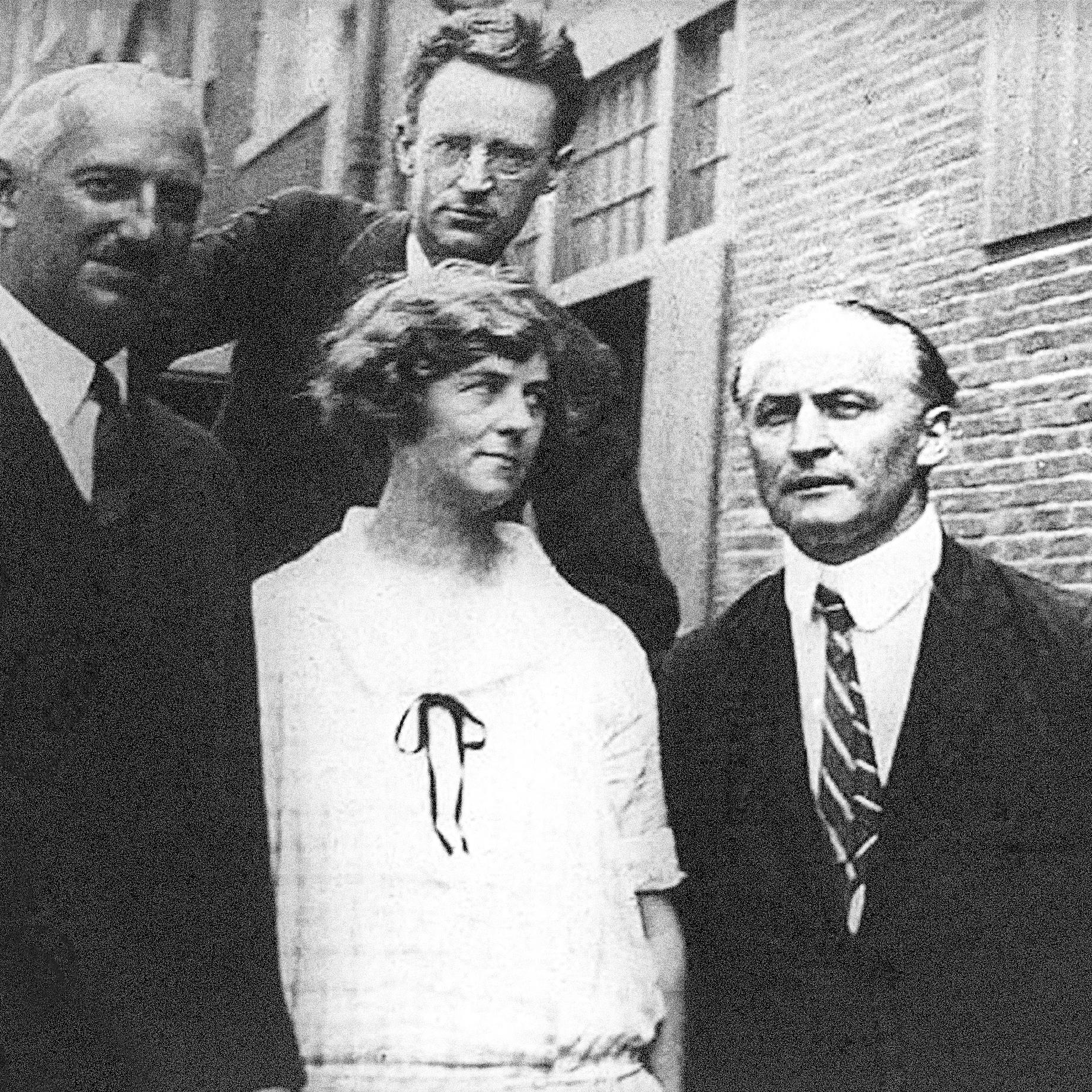 O.D. Munn, Mina Crandon, Malcolm Bird y Harry Houdini. Foto: s/d de autoría, licencia CC.
