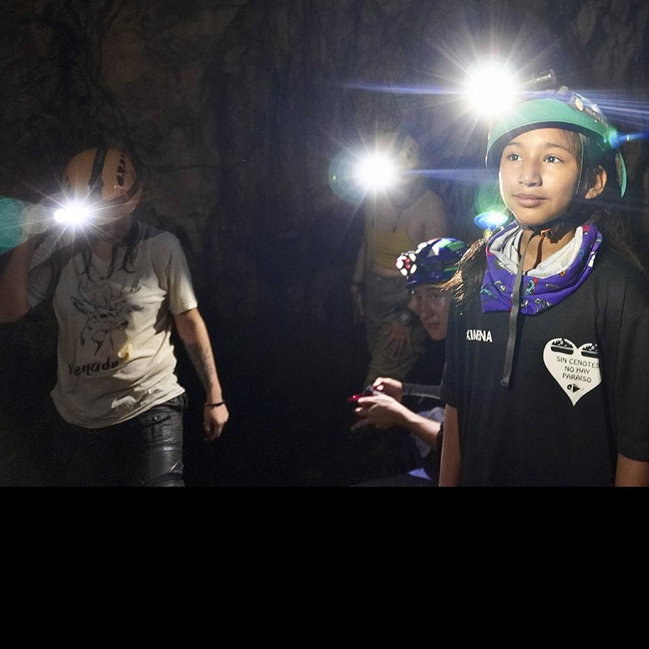 Han pasado tres años desde la primera vez que Ximenita entró por primera vez a una cueva y ahora es experta en murciélagos. · Foto: Ricardo Hernández