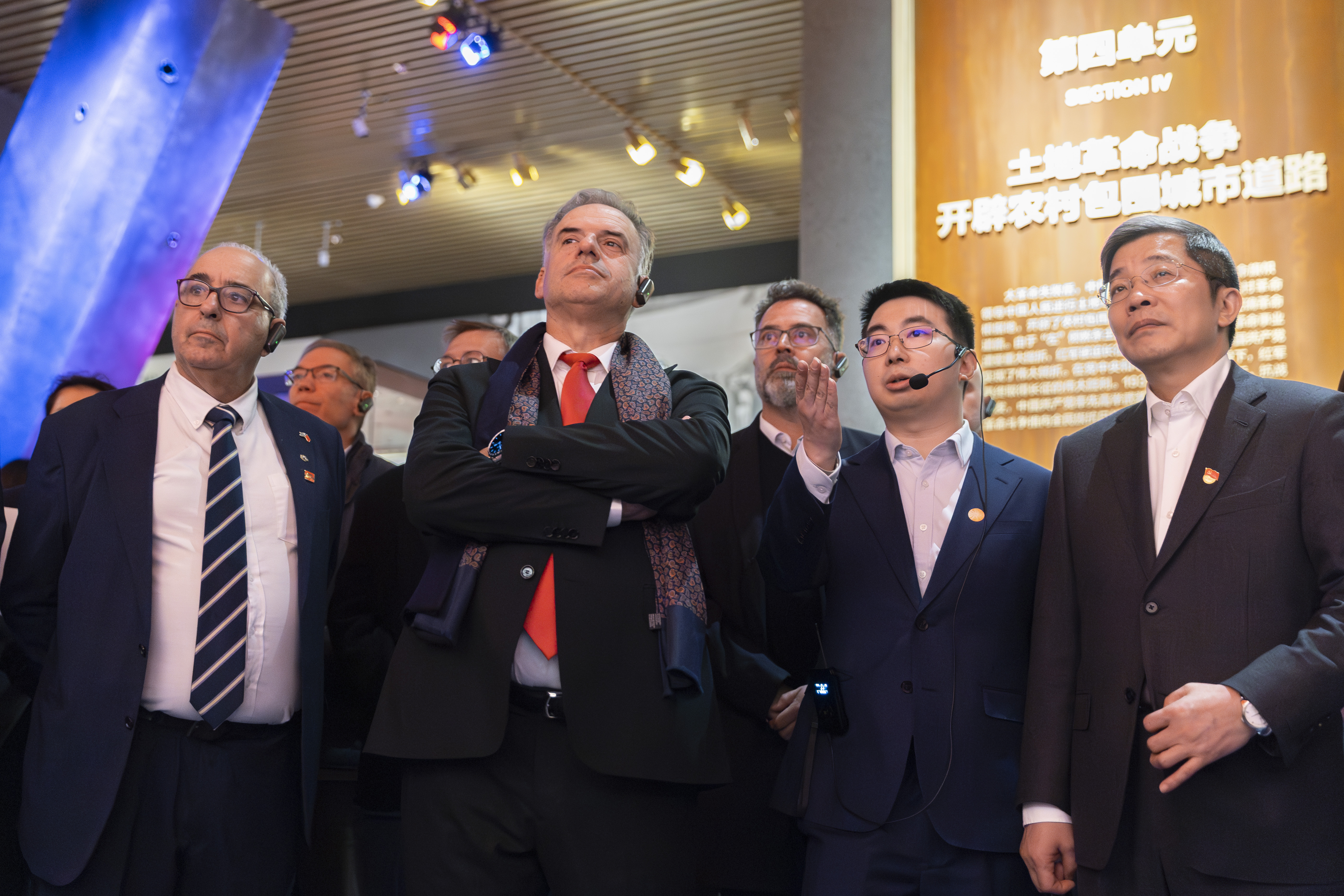 Comenzó la misión oficial en China: en el primer día, Orsi visitó el Museo de Historia del Partido Comunista