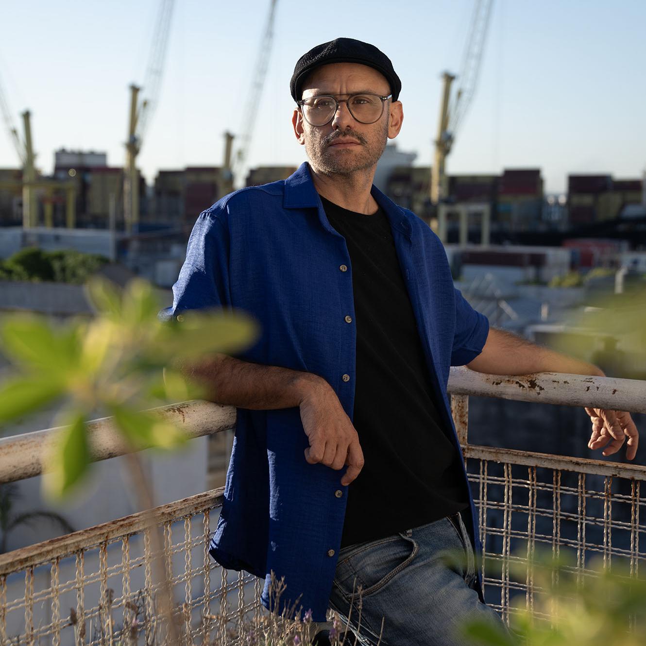 Foto principal del artículo 'Sergio de León en su laberinto' · Foto: Guillermo Legaria