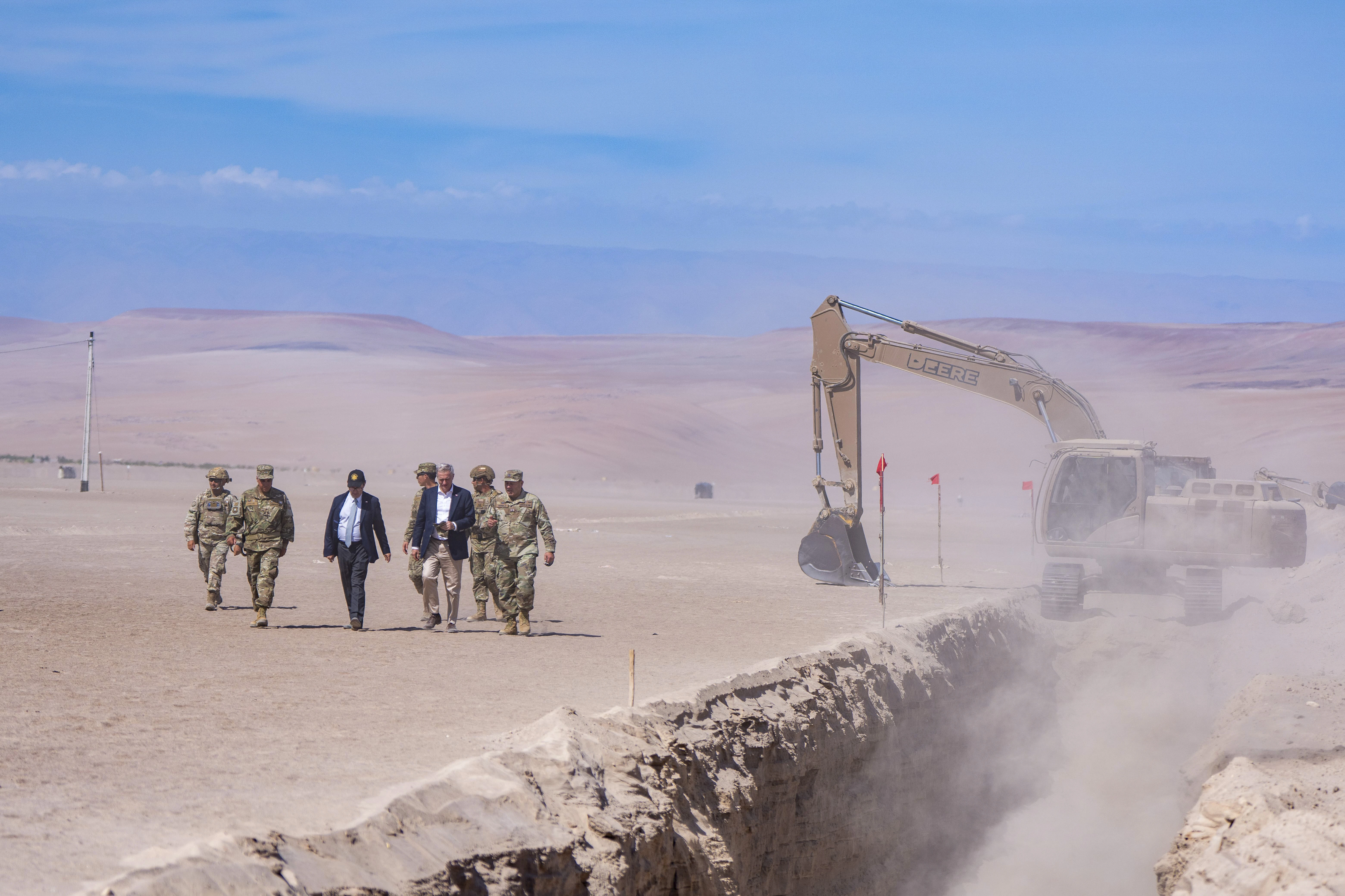 Chile: Kast frenó la negociación colectiva que se iba a tratar en el Congreso y comenzó la construcción de muros y zanjas en la frontera norte