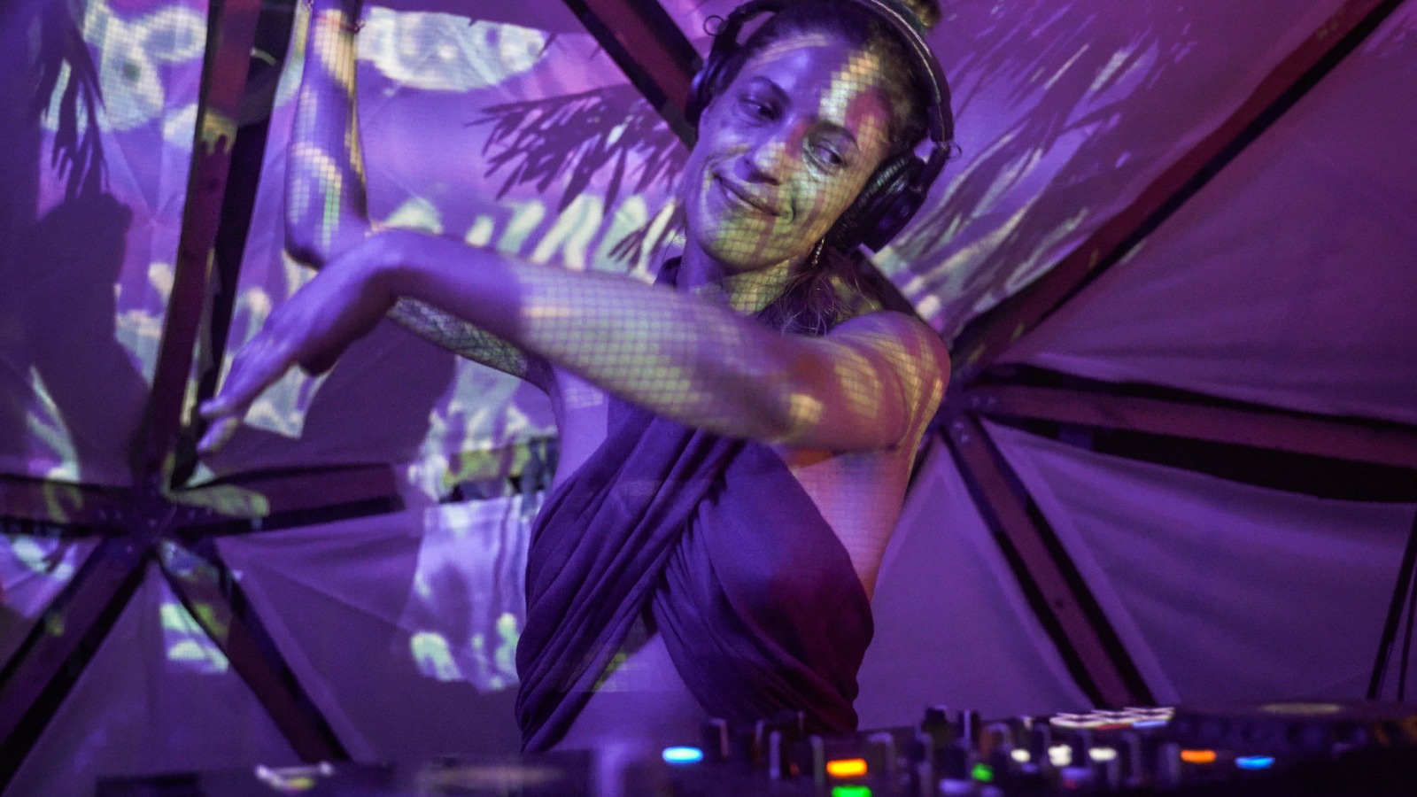 Sofía Casanova en colaboración con Banda Sonora Selectores